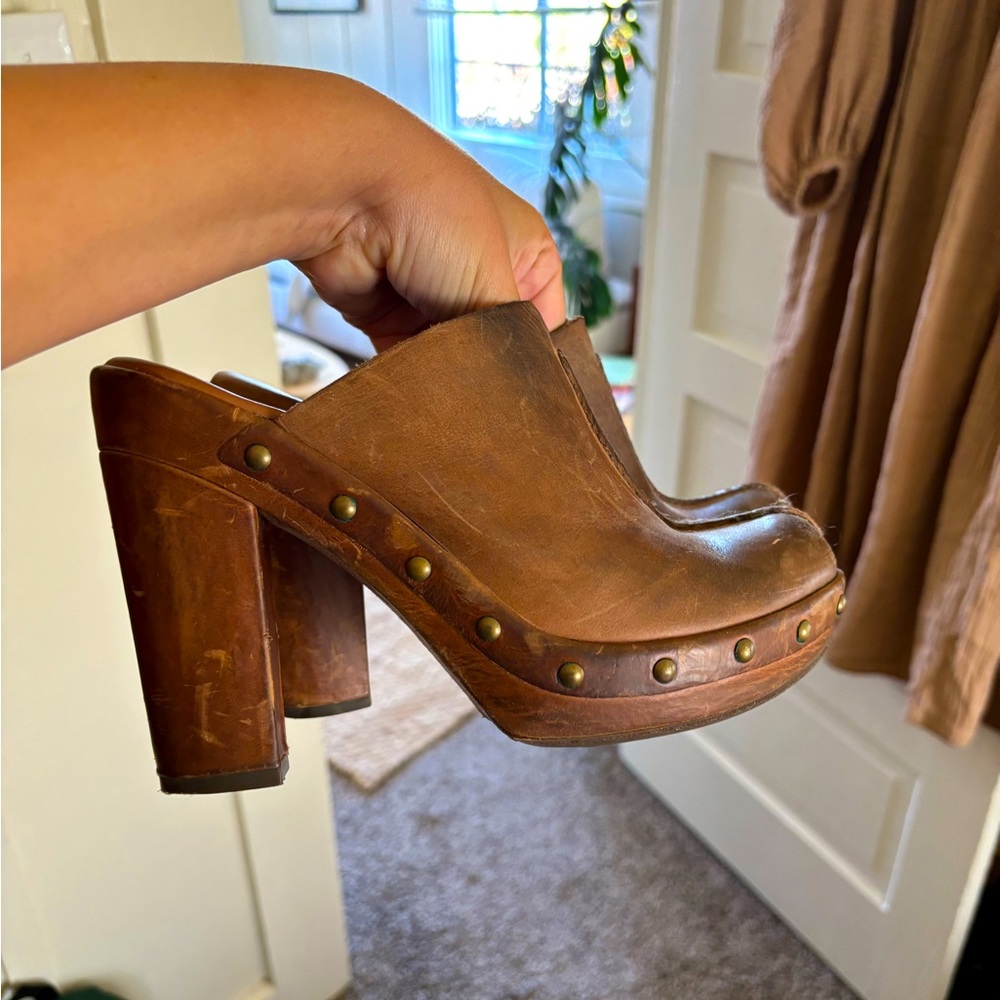 Heeled leather clog with a western vibe